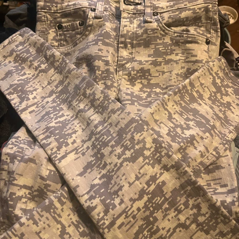 Unlisted Items - Ugg, Rare Jordans, Lululemon, Rag&Bone